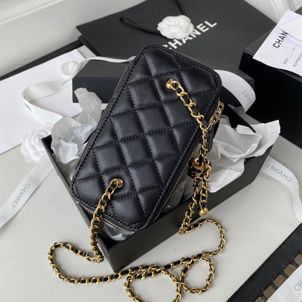 Ch*el vanity with chain